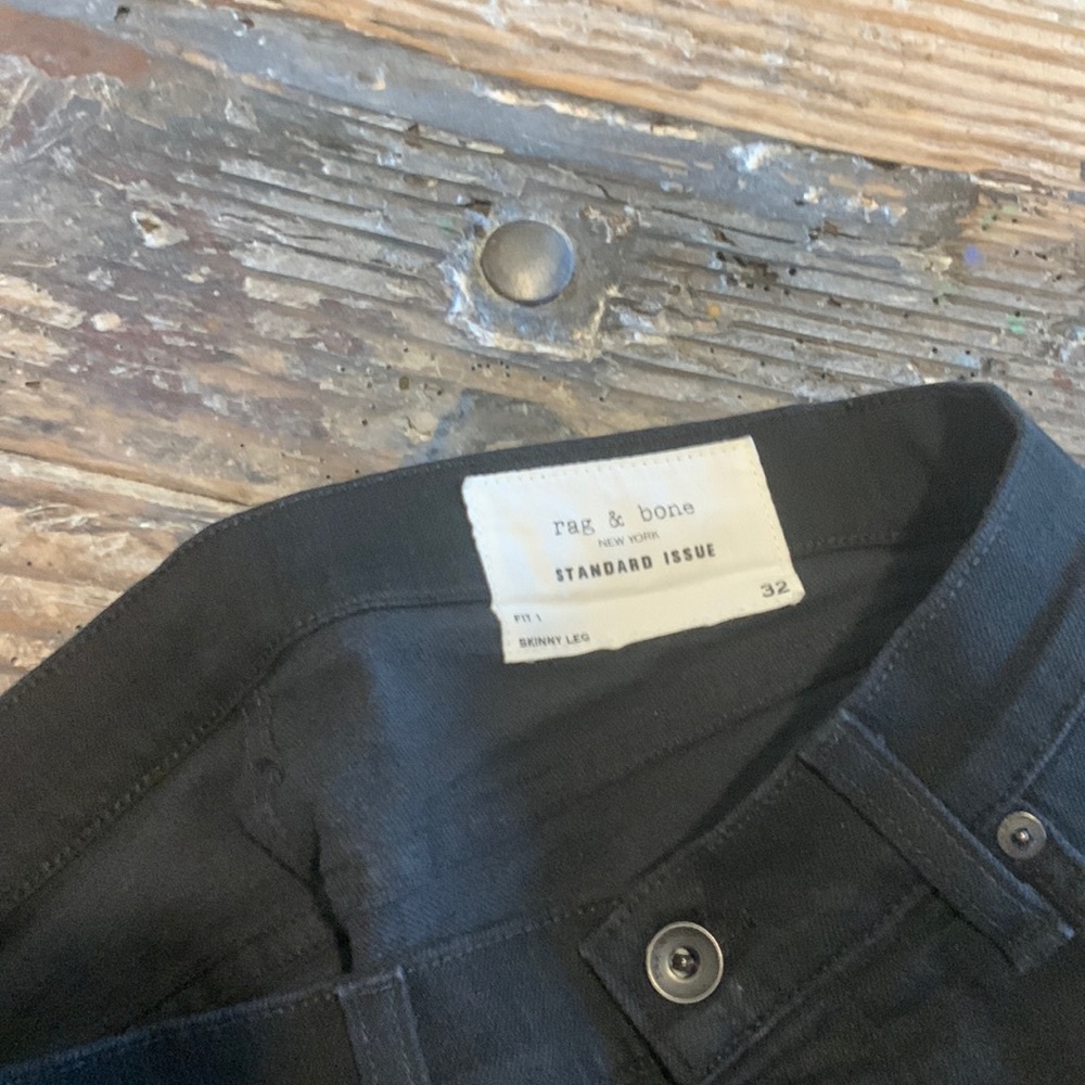Rag & Bone Fit 1 Skinny 32. Fits closer to 31/33. Good condition.
